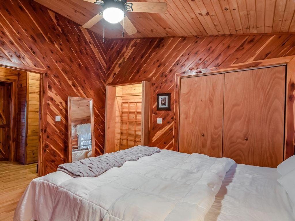 Fly Away Cabin- Modern, Serene, And Convenient Compton Екстериор снимка