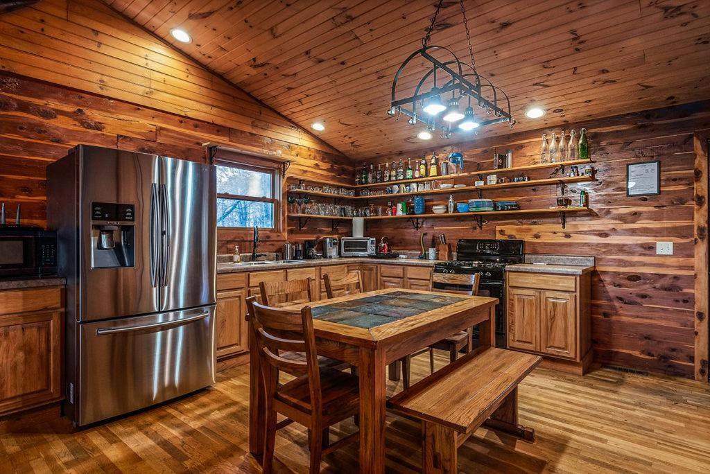 Fly Away Cabin- Modern, Serene, And Convenient Compton Екстериор снимка